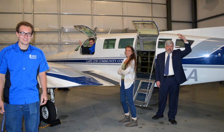 Aviation students with President Cox