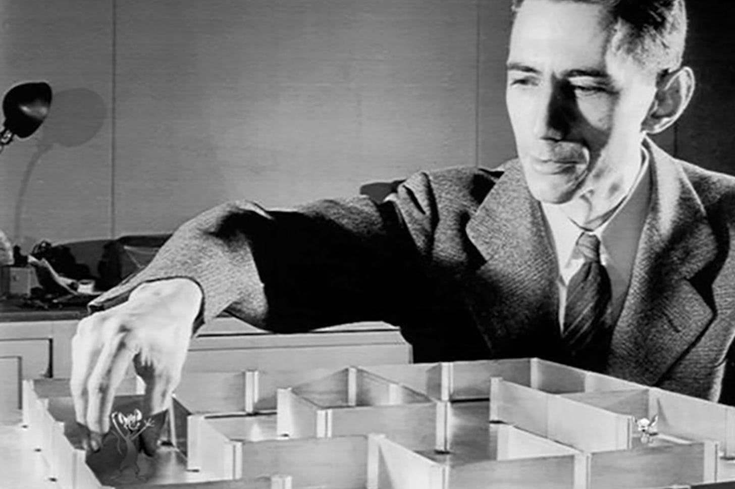 Claude Shannon: information icon