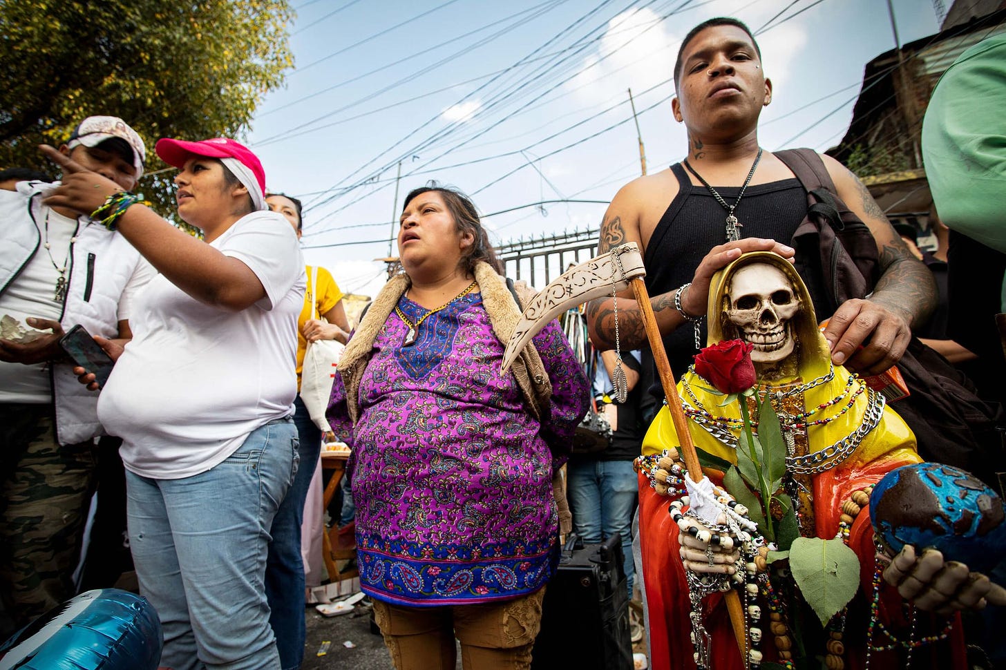 Beer and jo*nts and warm people: Santa Muerte's mass in the gangsta neighborhood