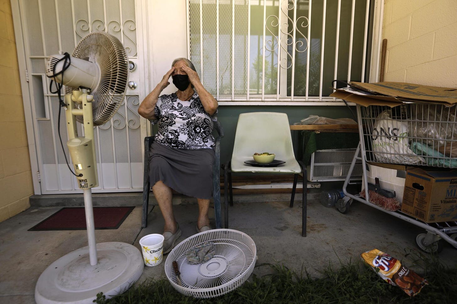 Poor neighborhoods bear the brunt of extreme heat - Los Angeles Times