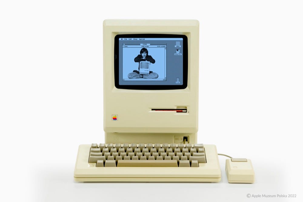 Na zdjęciu słynny komputer Macintosh z 1984 roku.