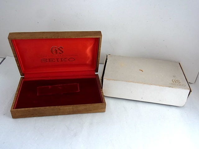 GS　グランドセイコー腕時計の木箱（外箱付）３７