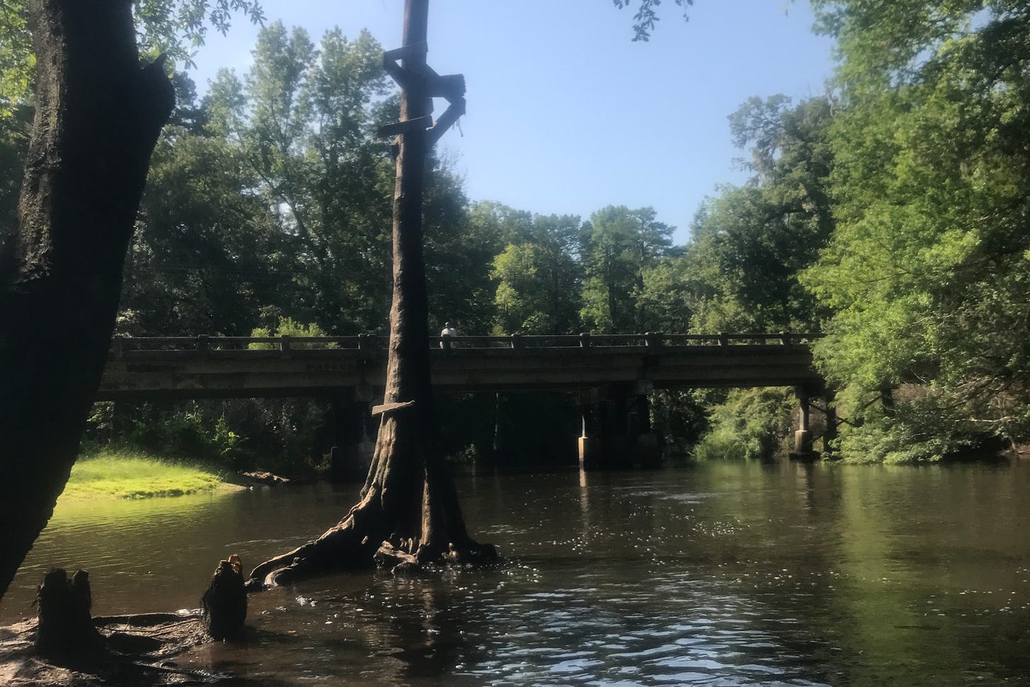 A picture of a bridge and a river.