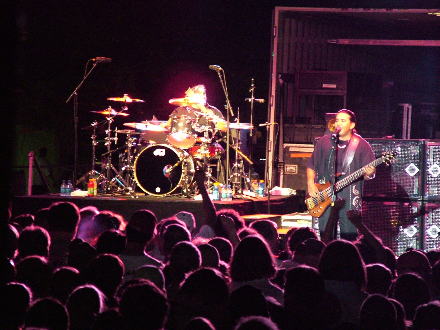 “Los Lonely Boys” perform “How Far Is Heaven?” in concert “Los Lonely Boys” perform “How Far Is Heaven?” in concert