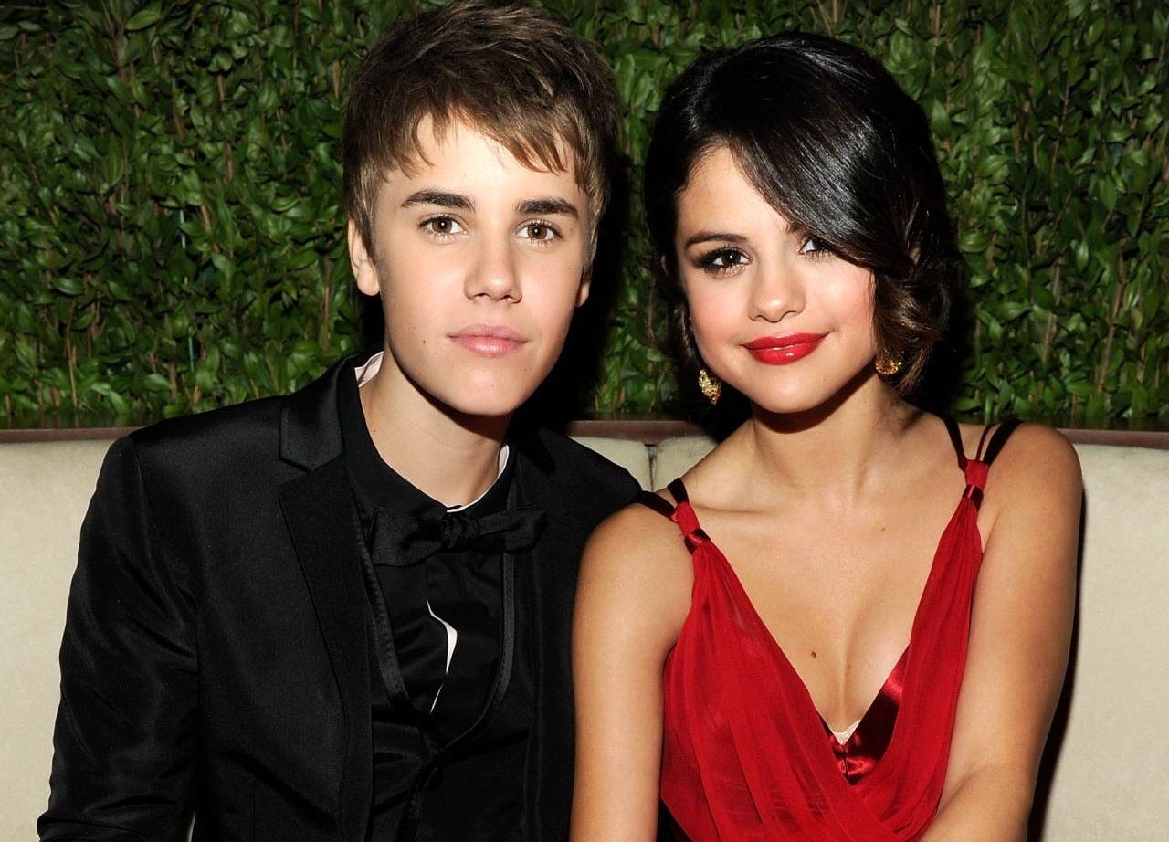 Bieber and Gomez at the 2011 Vanity Fair Oscars Party. Image credit: Getty Images