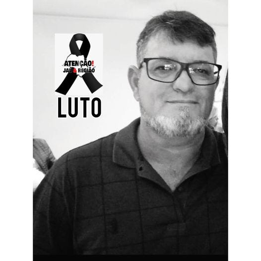 May be a black-and-white image of 1 person, beard, eyeglasses and text that says 'ATRNCAO ATENÇÃO! JAU&REGIÃO 9 JAU REGIÃO LUTO'