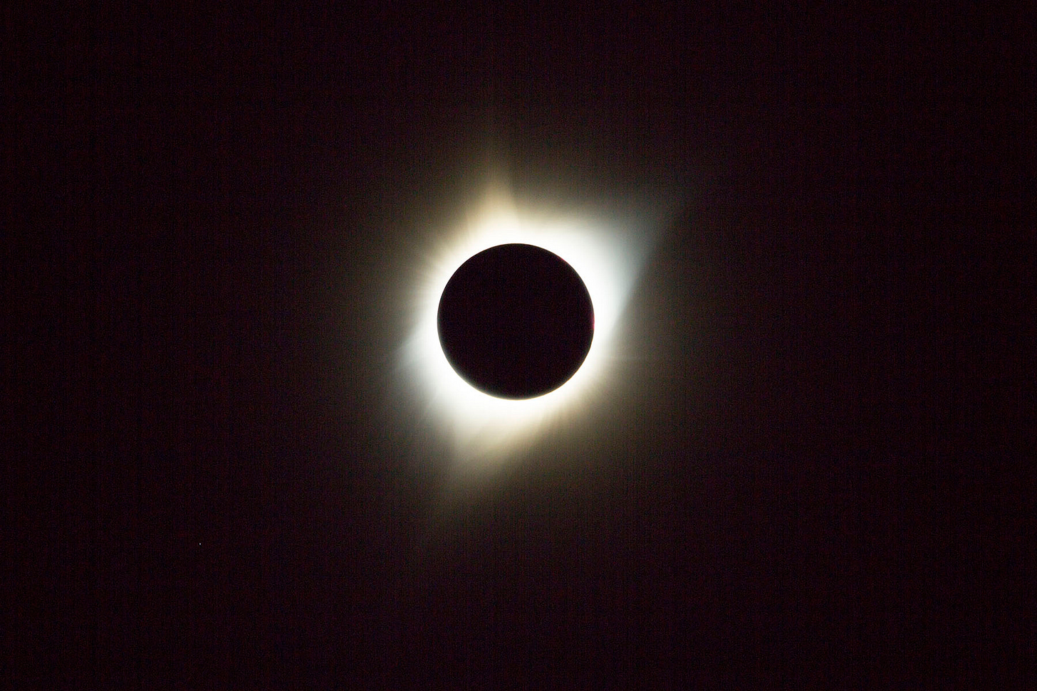 Photo of the sun totally obscured by the moon during a total solar eclipse (Image by RawPixel.com)