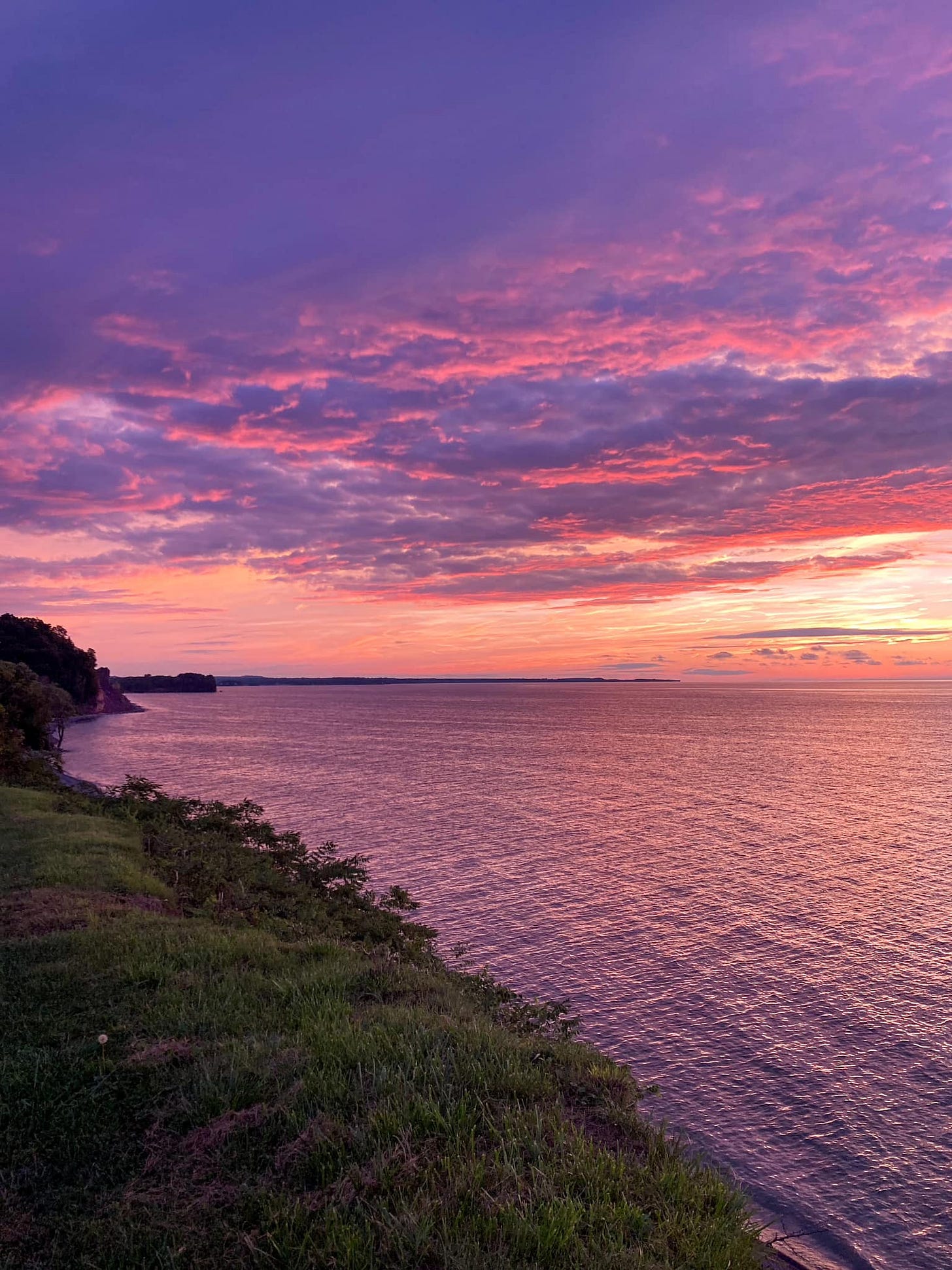 May be an image of horizon, twilight, nature and body of water May be an image of horizon, twilight, nature and body of water