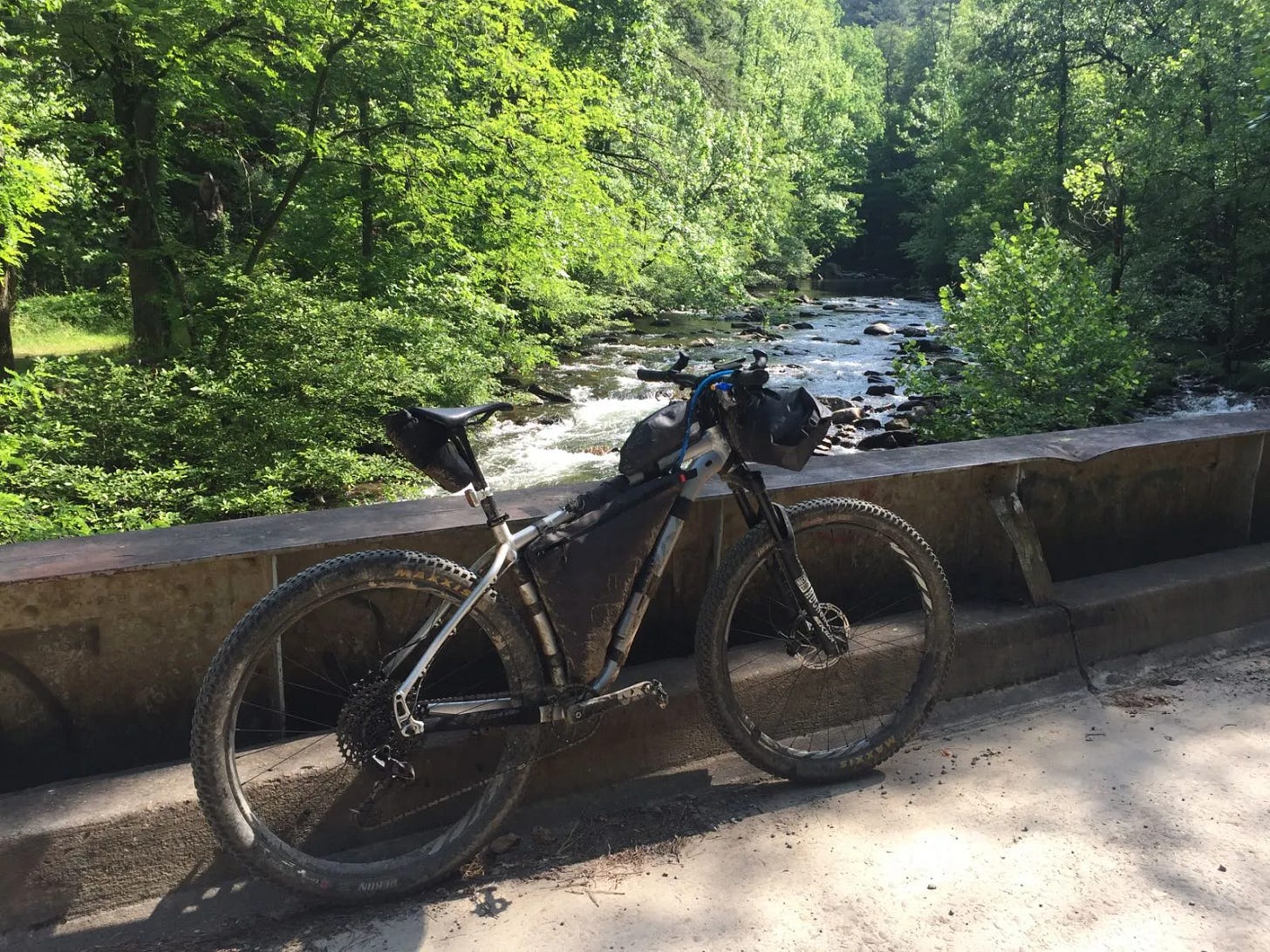 Le gravel n’est pas le vélo de bikepacking idéal Le gravel n’est pas le vélo de bikepacking idéal