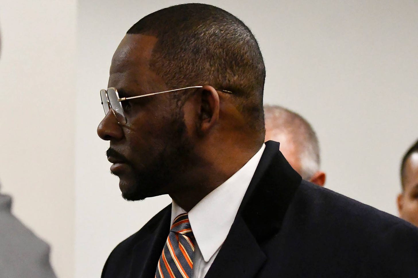 r kelly cant read or write in court lawsuit