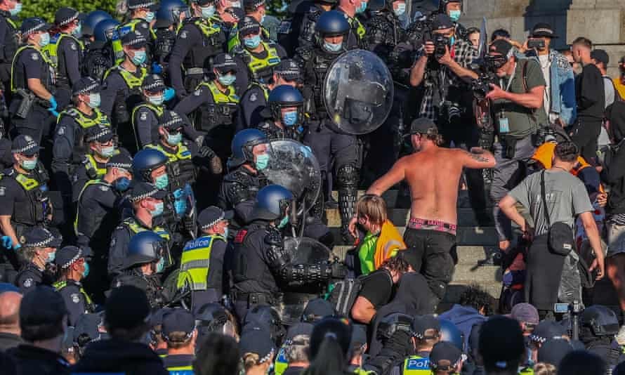 Riot police end standoff at Melbourne's Shrine of Remembrance on third day  of protests | Melbourne | The Guardian