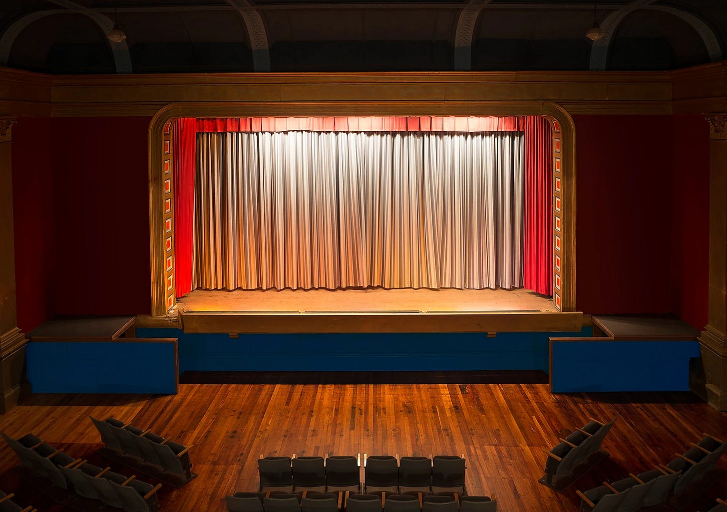 A very old school beautiful Hollywood theatre