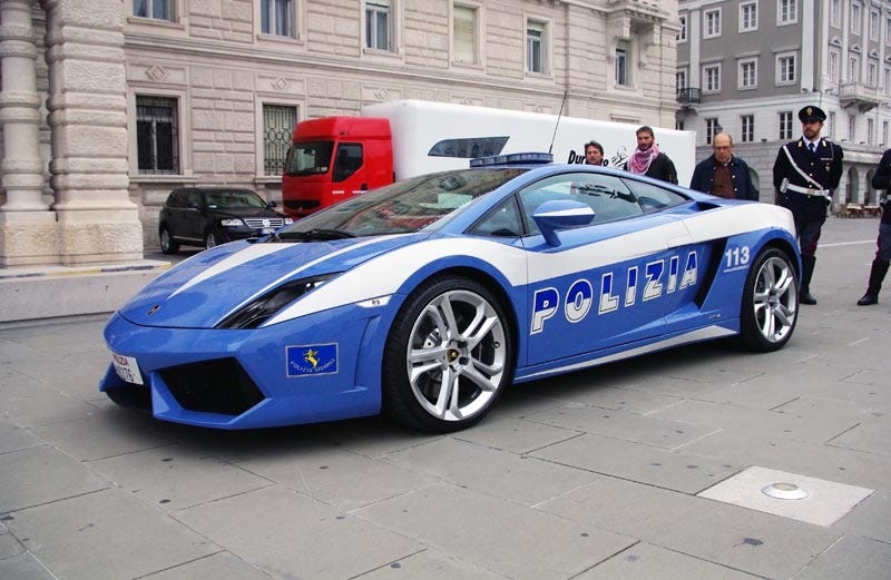Lamborghini nuevamente presente en la Policía Italiana | blog arguelles  automoviles