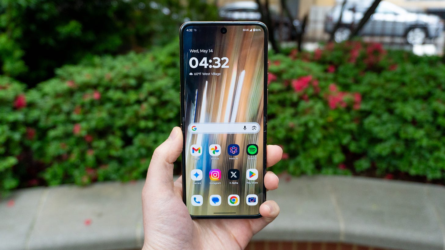 Moto Razr Ultra foldable display