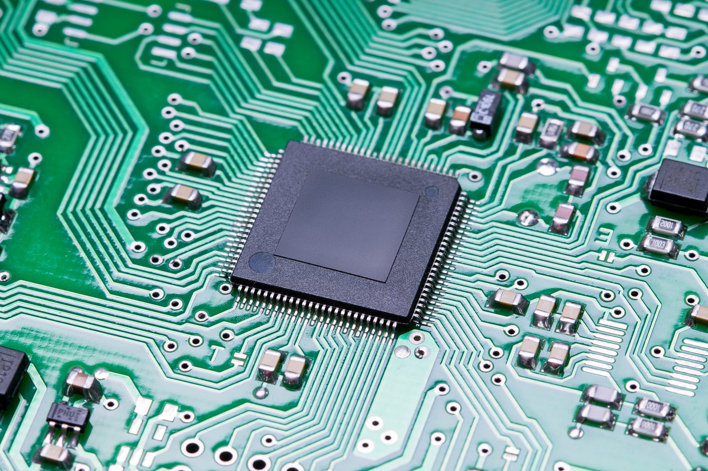 Qué componentes conforma un chip? - AMMi Technologies