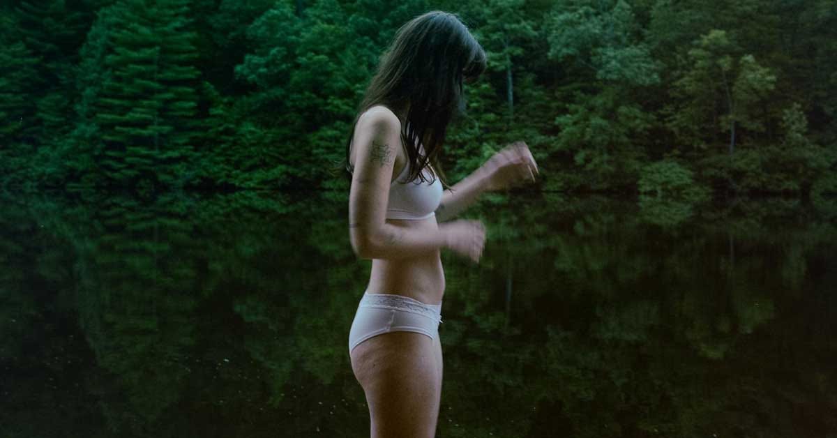 Lizzy McAlpine anuncia o lançamento de novo álbum "Older" | Rádio Arena