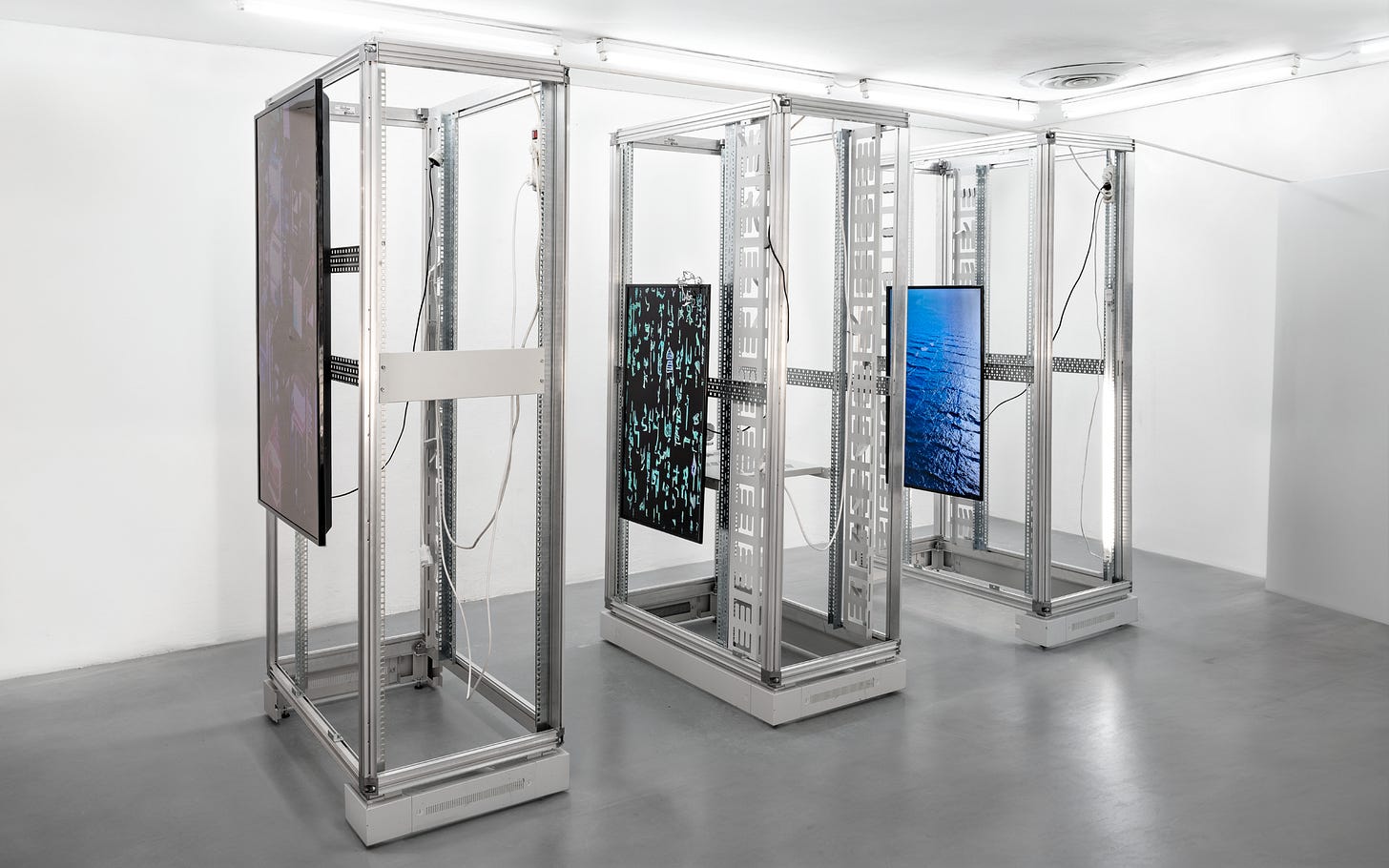 Till Bödeker. Ausstellung: SCREENSAVER. Gemeinde Köln. Ebertplatz. Photo: Maxi Lorenz - Till Bödeker. Ausstellung: SCREENSAVER. Gemeinde Köln. Ebertplatz. Photo: Maxi Lorenz Till Bödeker. Ausstellung: SCREENSAVER. Gemeinde Köln. Ebertplatz. Photo: Maxi Lorenz - Till Bödeker. Ausstellung: SCREENSAVER. Gemeinde Köln. Ebertplatz. Photo: Maxi Lorenz