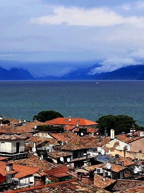 Il lago di Garda visto da Desenzano