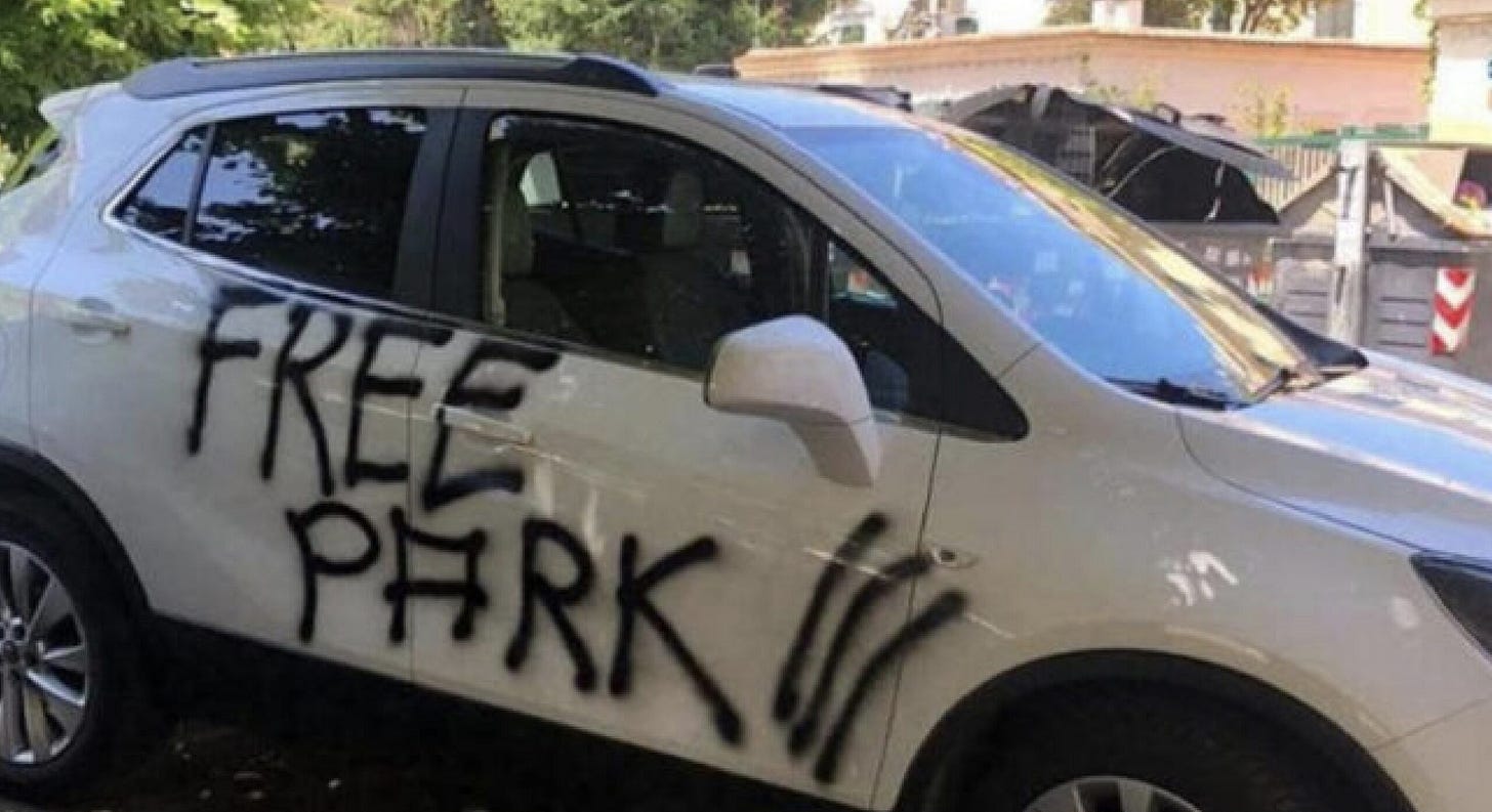 Roma, “Free Park” colpisce ancora. Caccia al giustiziere dei parcheggi