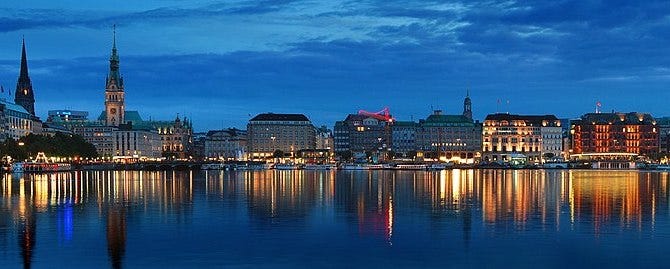 Hamburg skyline from the Binnenalster (Wikimedia)