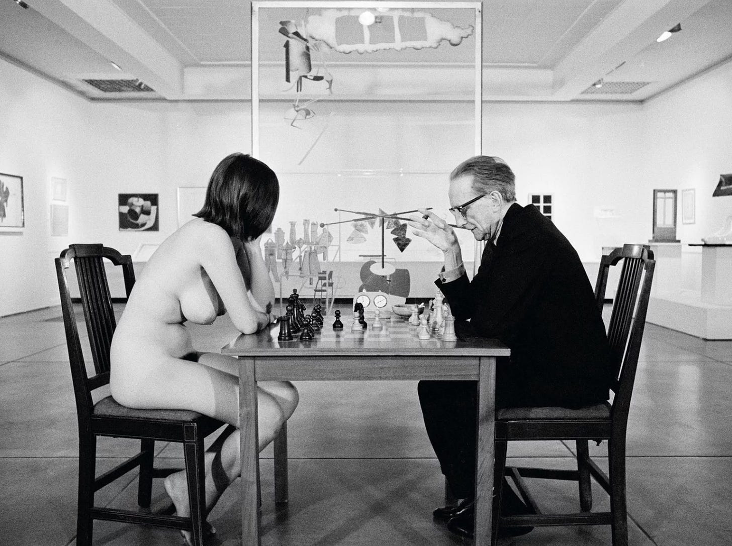 Eve Babtiz and Marcel Duchamp in the famous photograph playing chess