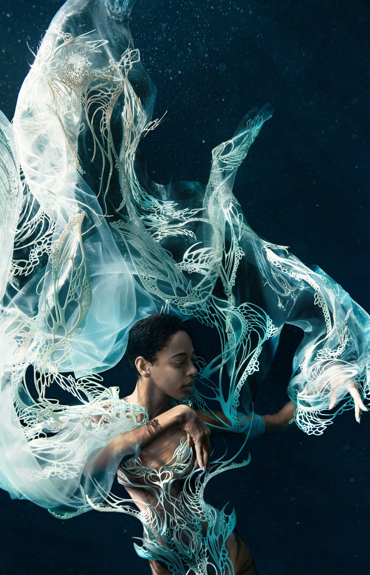 04-Iris-van-Herpen-Carte-Blanche-SS23-Atmosphere-shot_1