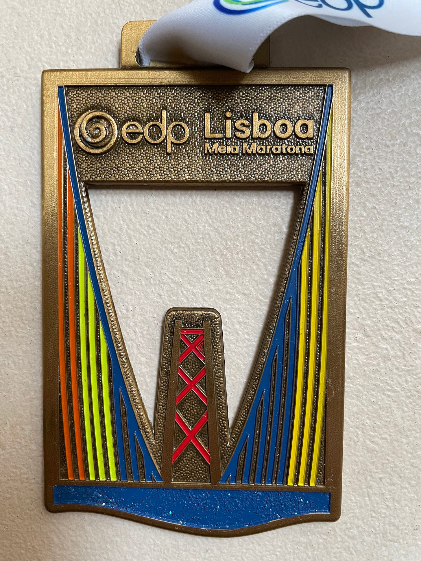 Finisher’s medal for the 2023 EDP Lisbon Half Marathon