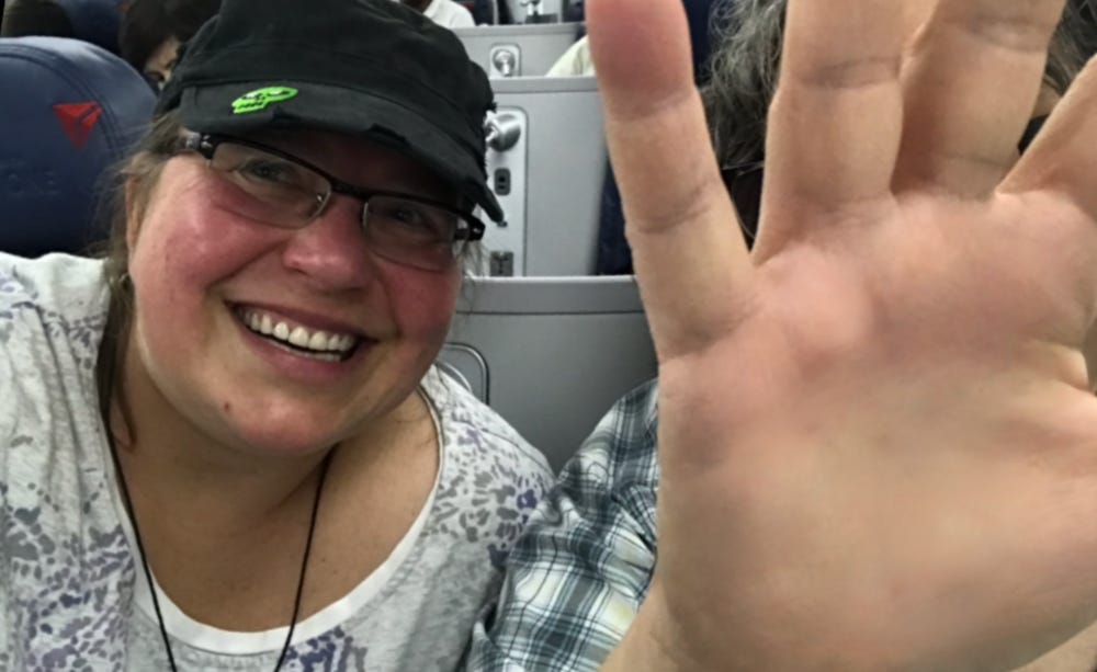 🧚‍♂️ &amp; 🖐 on a plane.