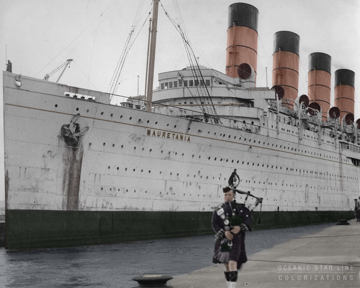 A bagpiper greeting the RMS Mauretania on 4th July 1935 in Rosyth.  Colorized by Me. : r/Oceanlinerporn