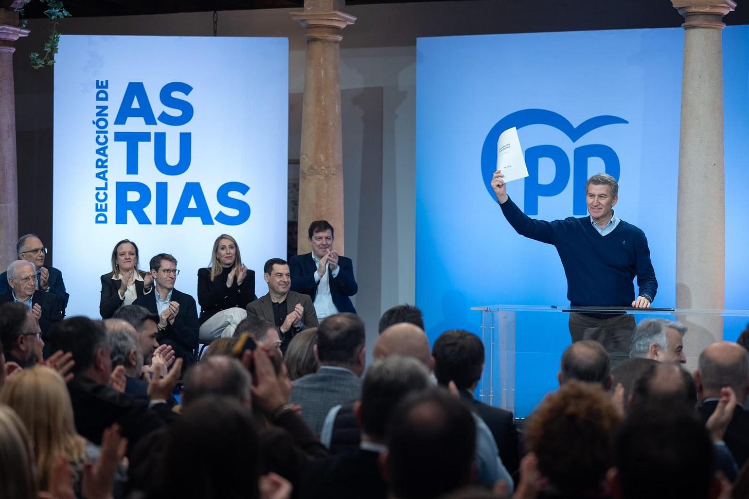 Feijóo clausura con Alvaro Queipo en Oviedo el acto de presentación de ...