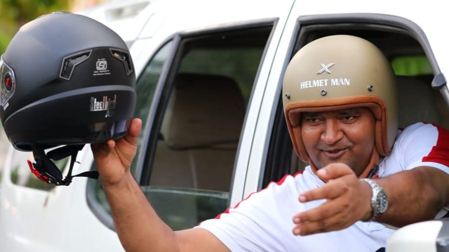 Helmet Man of India: After losing a friend in an accident, Raghvendra Kumar left his job, sold all his assets, and has distributed 56,000 helmets