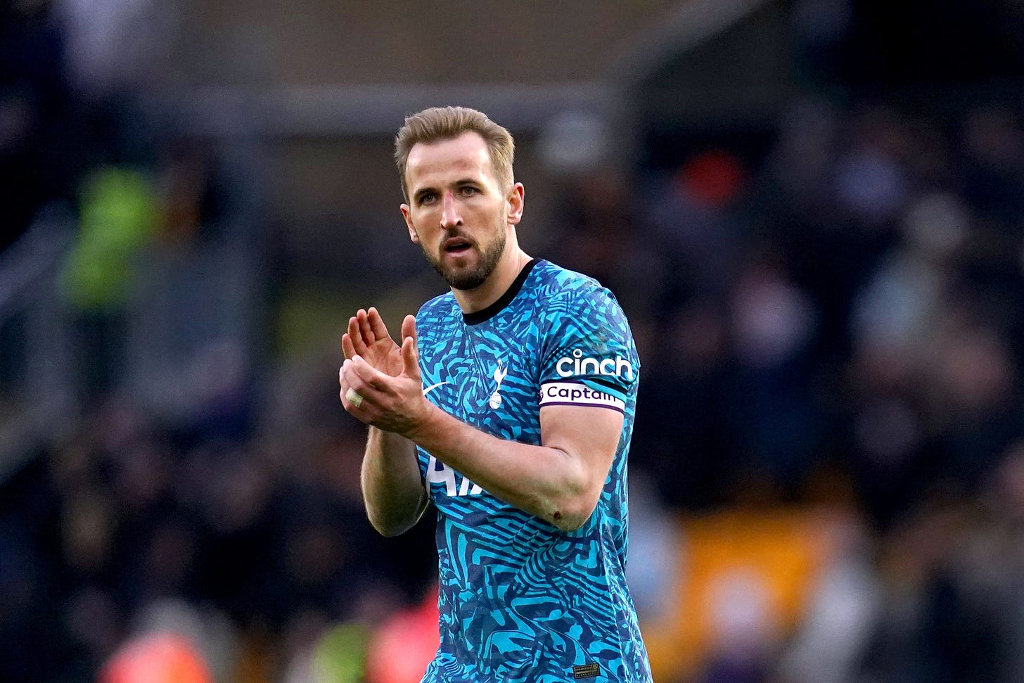 Harry Kane backed to shut out transfer talk and keep Tottenham on track |  The Independent
