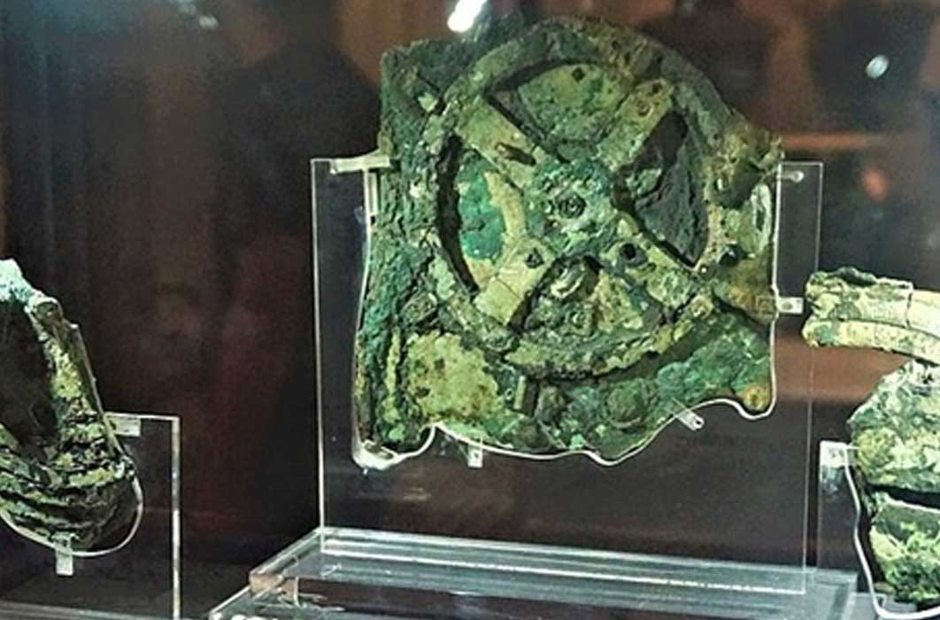 Antikythera Mechanism -  National Archaeological Museum, Athens by Joy of Museum (CC BY-SA 4.0)