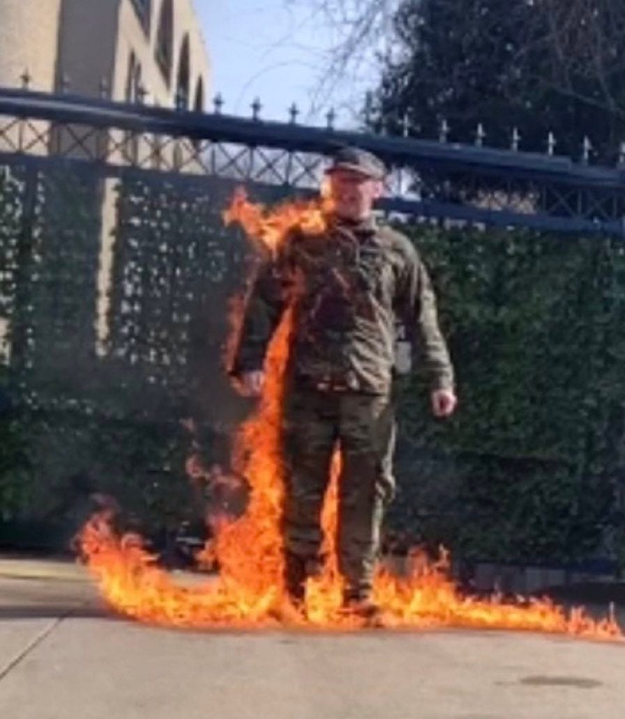 Mohamad Safa on X: "This photo needs to be the front page of every paper in  the world. Aaron Bushnell, a 25-year-old US soldier, sets himself on fire  outside the Israel embassy