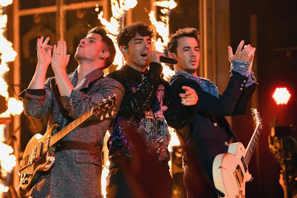 jonas brothers work gays at 2019 billboard music awards