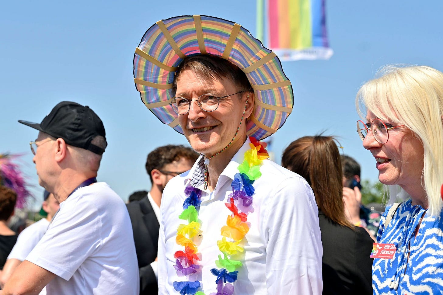 Karl Lauterbach und Elfi Scho-Antwerpes bei der Christopher Street Day Parade 2023 in Köln