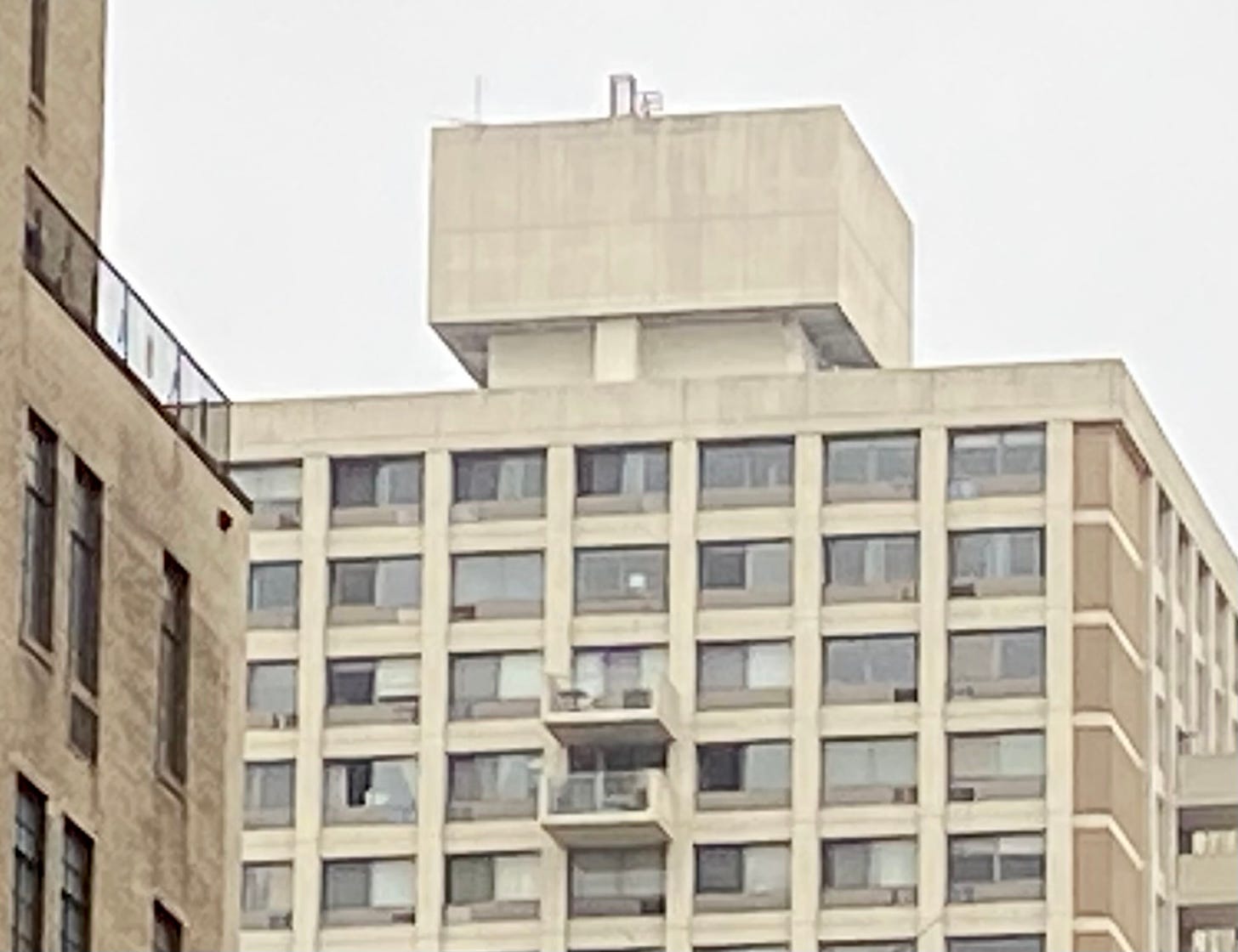 A closer image of the box on the roof.