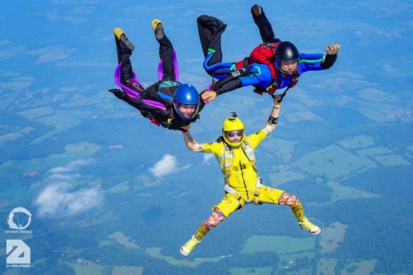 why-skydivers-are-happier-people-2 - Skydive Orange