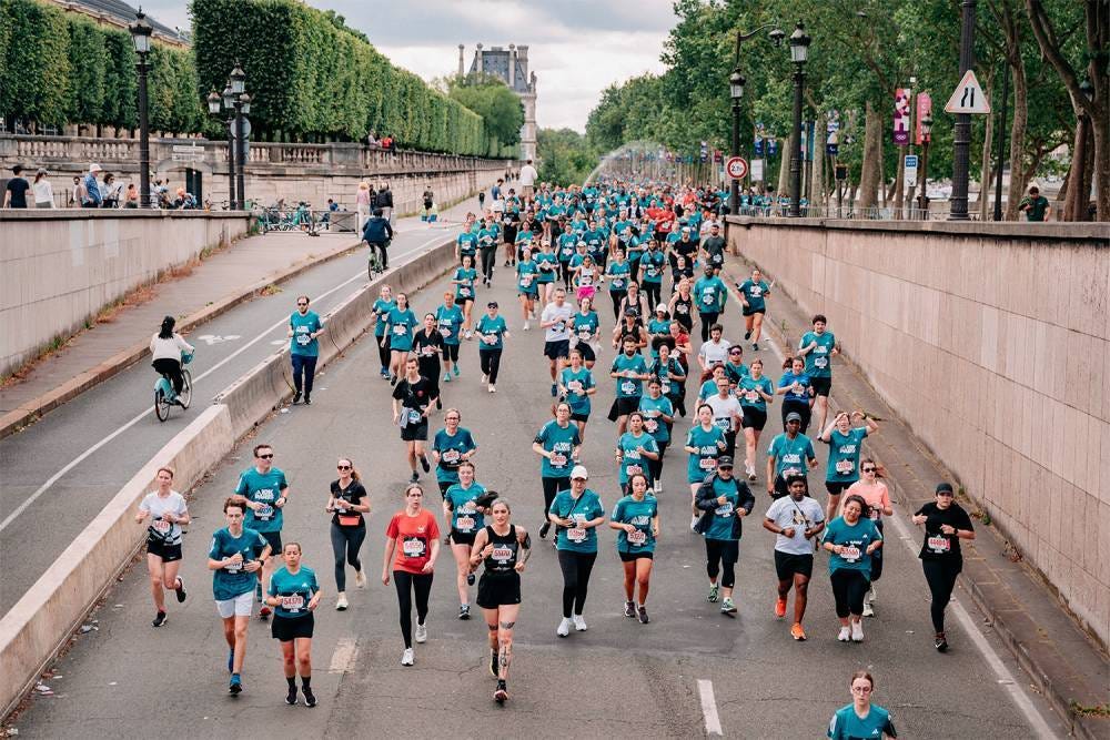 Most runners at the 2024 Adidas 10K Paris wore the turquoise official race shirt.