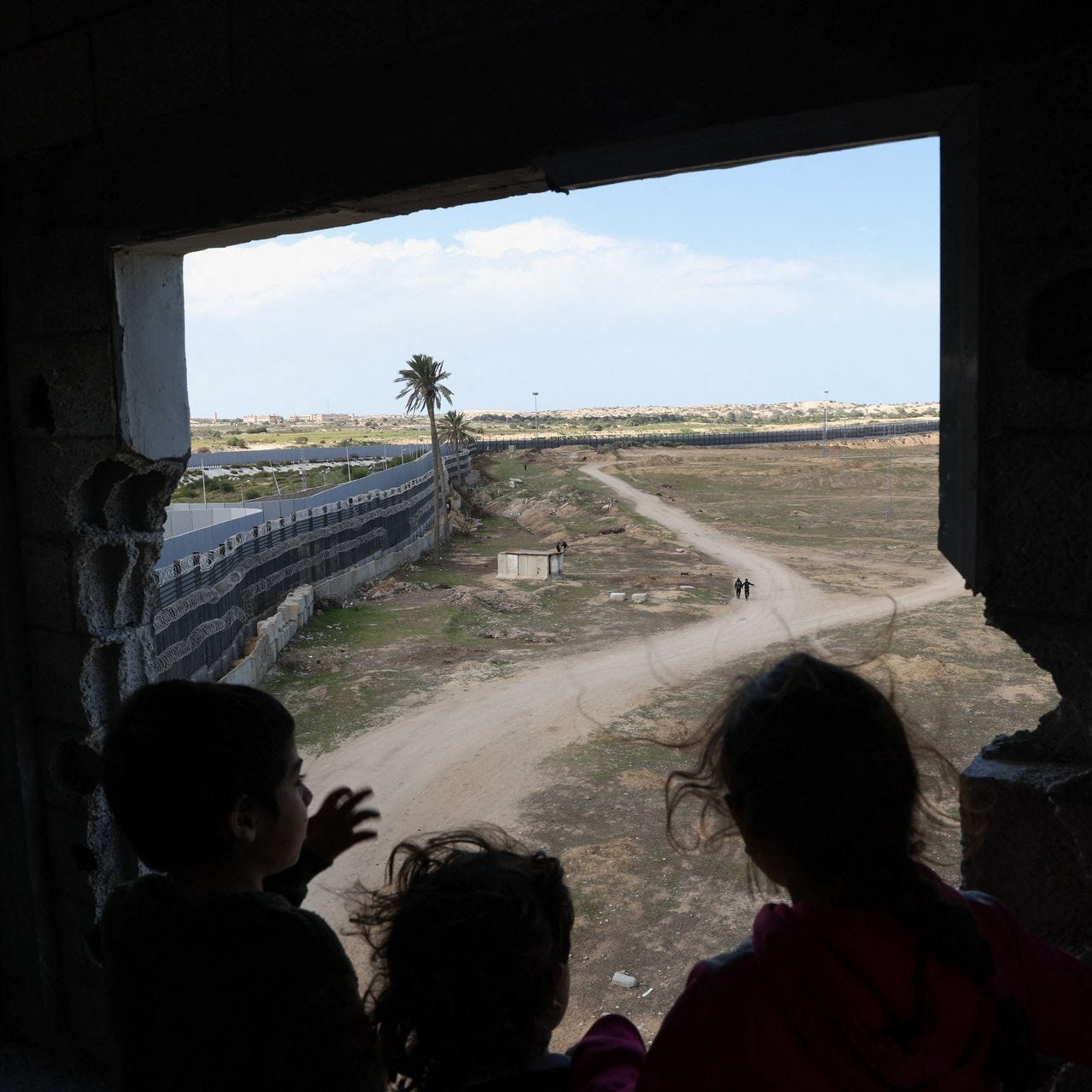 Displaced Palestinian children in Rafah, in the southern Gaza Strip, take shelter at the border with Egypt.