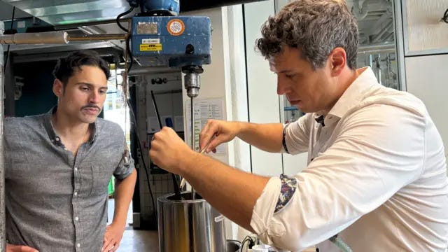 Kim Mishra (L) and Anian Schreiber (R) working together in a laboratory