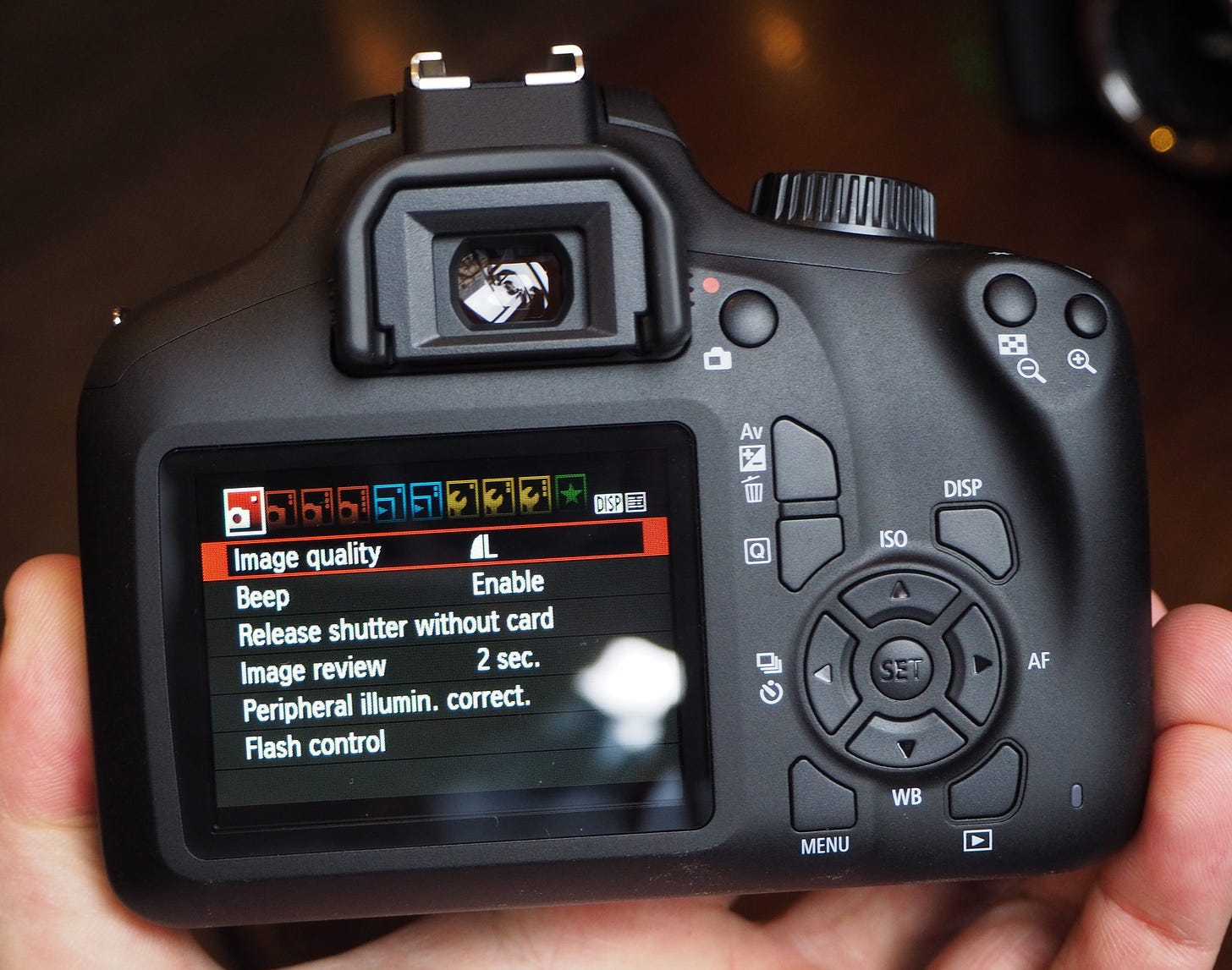 An image of Canon EOS 4000D's settings menu