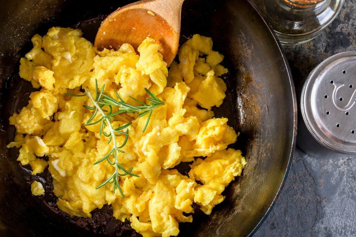 The Right Way to Cook Scrambled Eggs in Cast Iron - Come Home with Bonnie  Jean