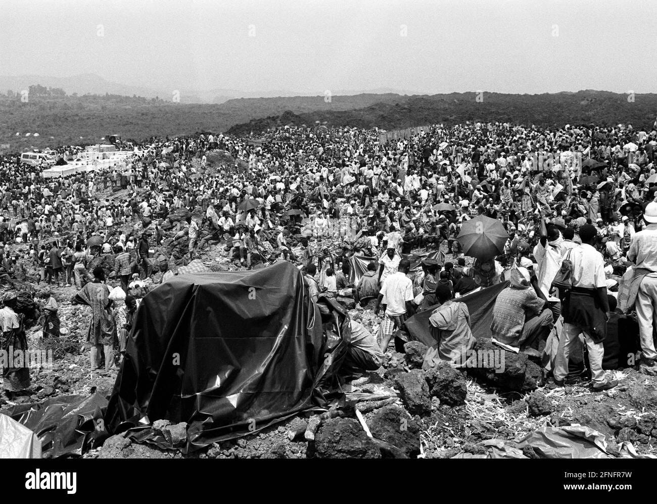 Rwandan refugees hi-res stock photography and images - Alamy