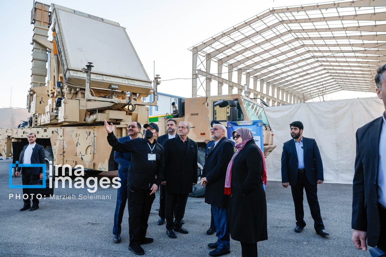 President Pezeshkian visits Defense Ministry’s latest space, defense achievements