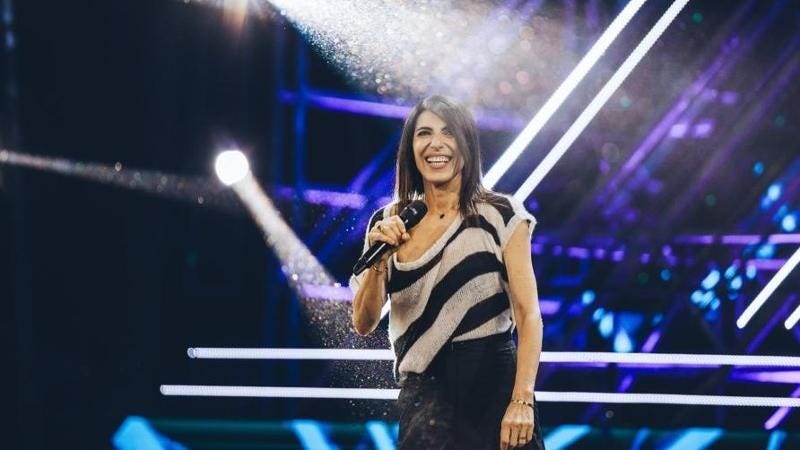 Giorgia funziona&nbsp;dei panni di conduttrice

&nbsp;
