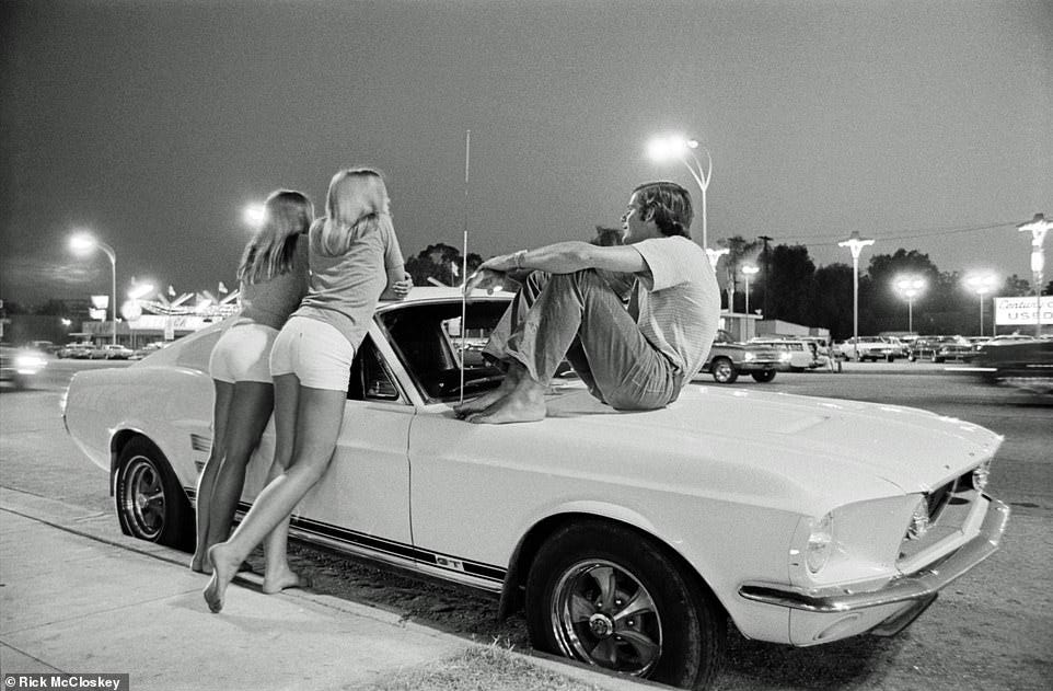 This picture of the Mustang and the barefoot gals and the white shorts and  the guy sitting on the hood is so Southern California in 1972 :  r/OldSchoolCool