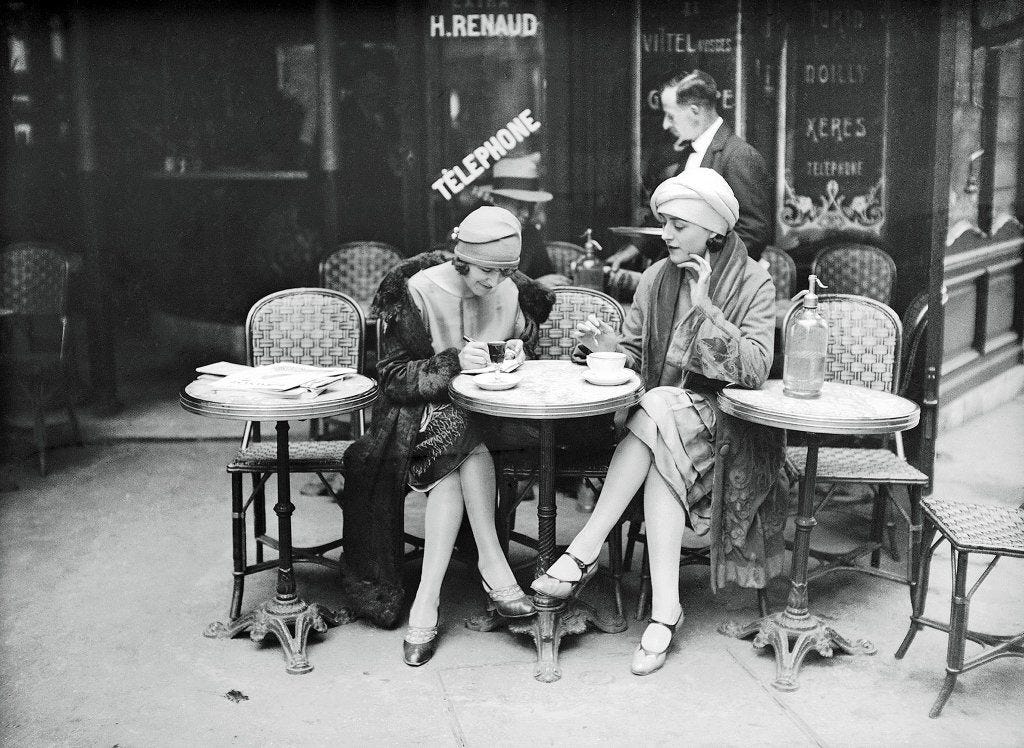 History In Pictures on Twitter | Vintage paris, Robert ...