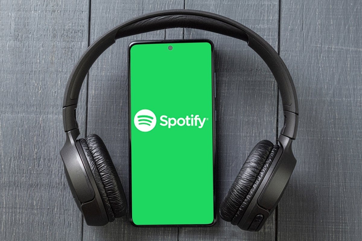 Spotify smartphone © Jan Krava / Shutterstock.com