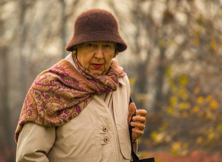 Kirabolta, majd megtaposta az idős asszonyt - Debrecenben várja az ítéletet
